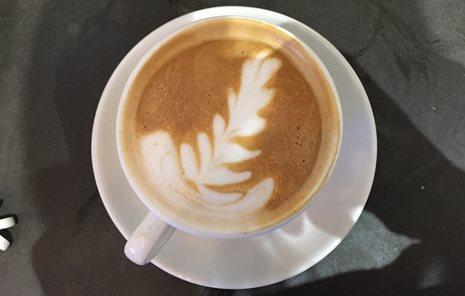 Coffee with foam leaf pate