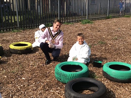 Mayor at Margaret Avenue volunteering day