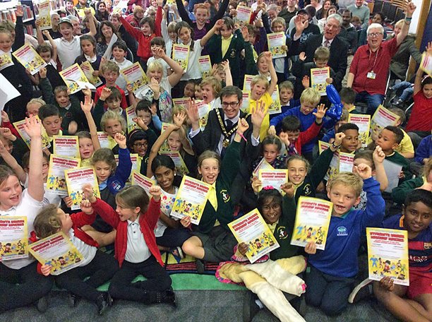 children at summer reading challenge