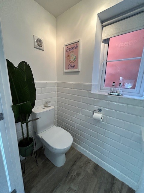 14 Coed Y ffynnon - WC