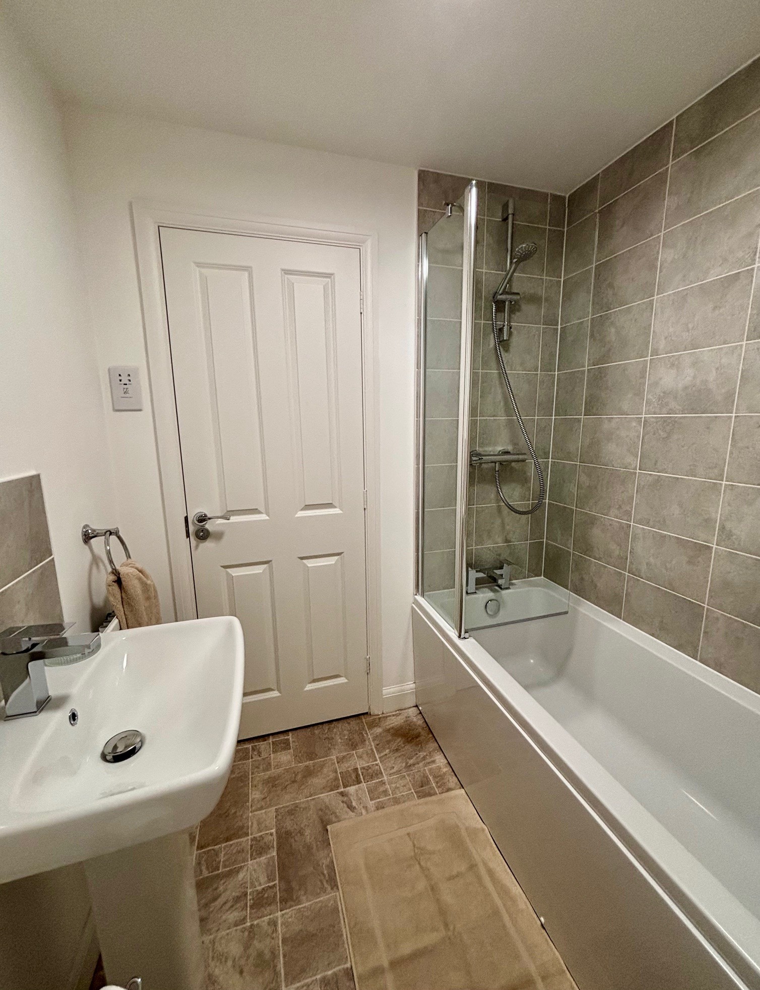 27 Clos Yr Ysgol - Bathroom 2