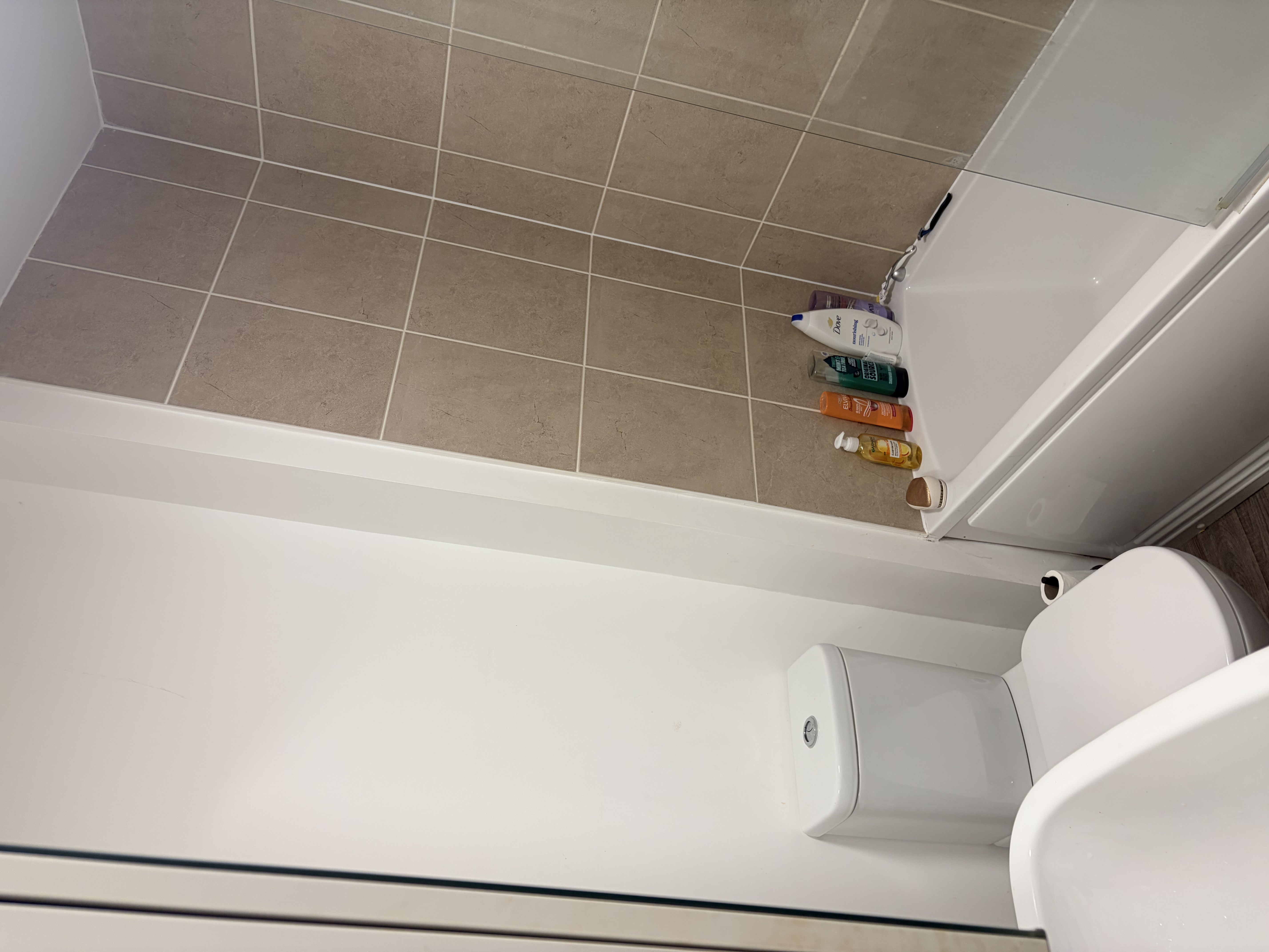 31 Portland Drive Family Bathroom