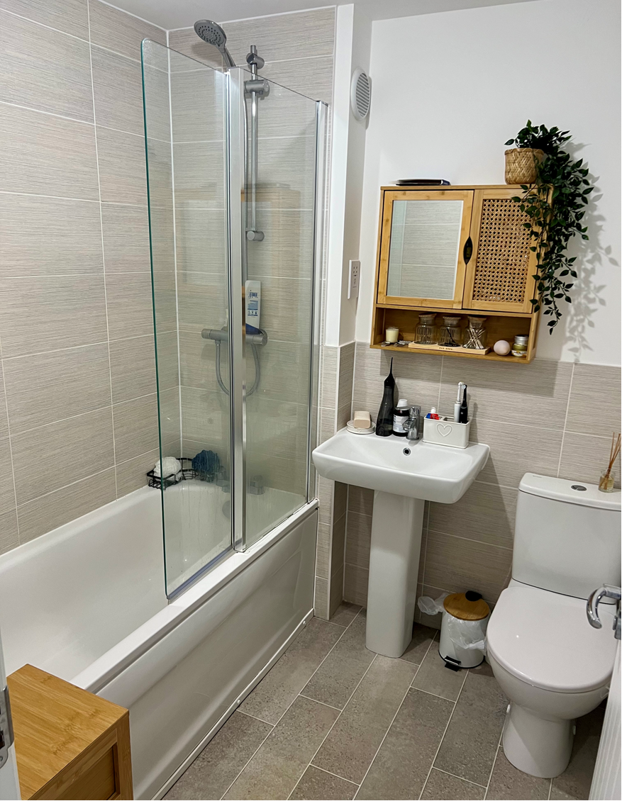 Pic 4 - Bathroom