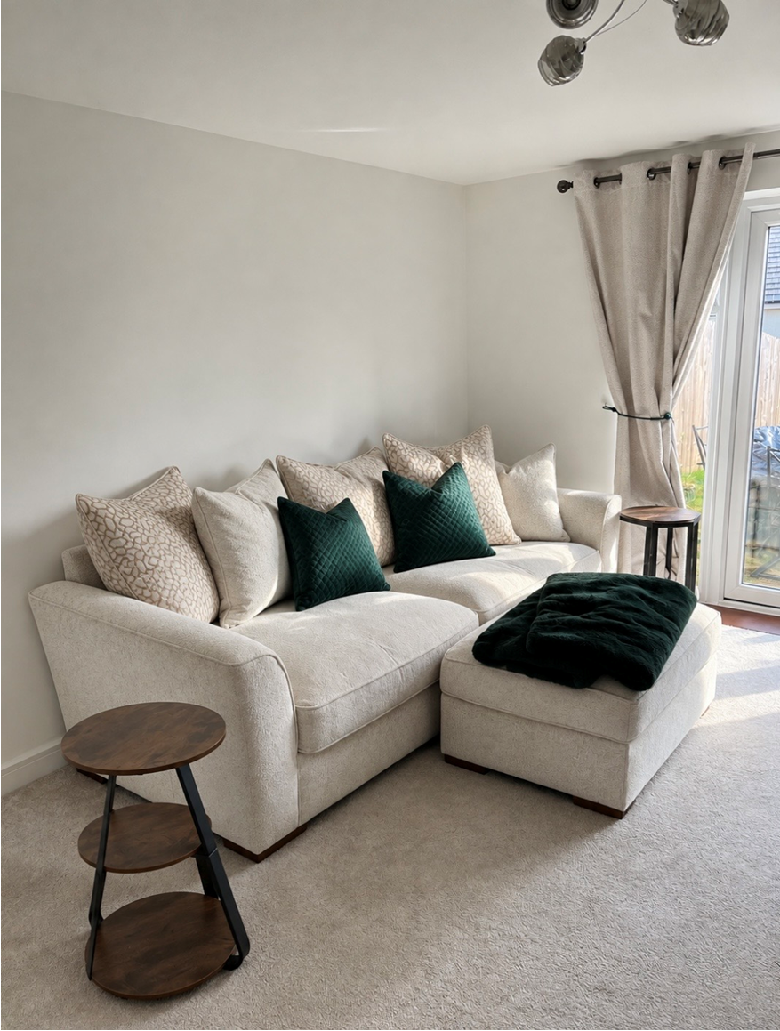 Pic 8 - Front Room