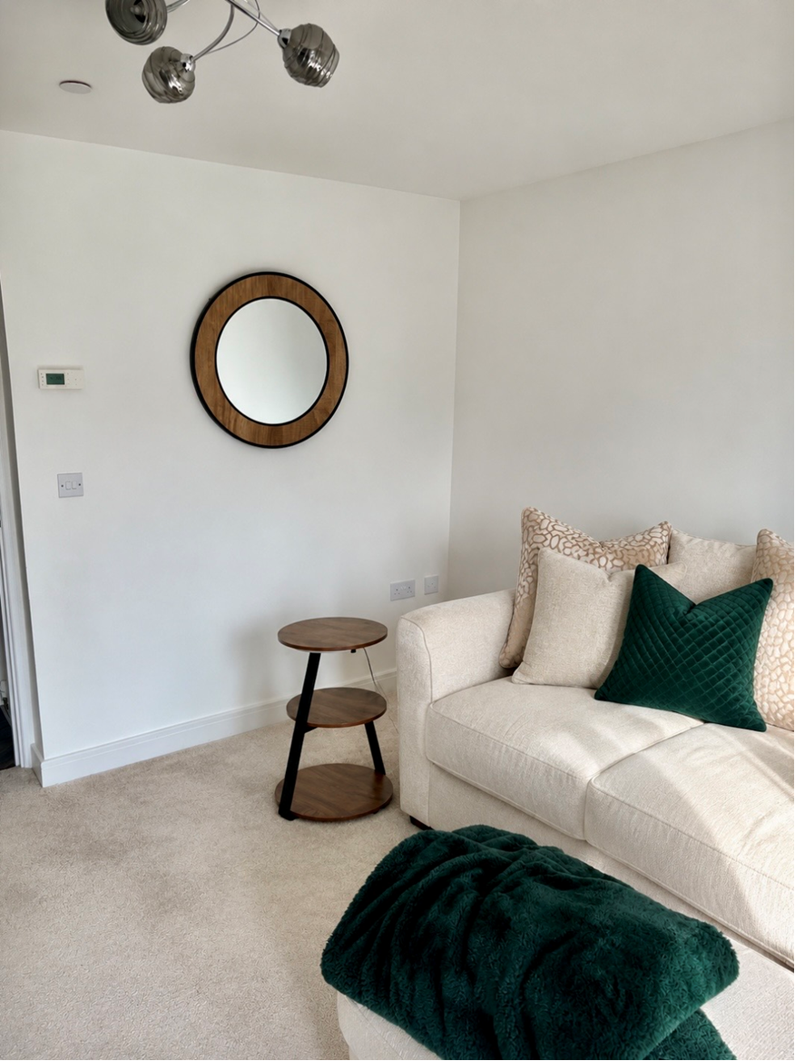 Pic 9 - Front Room