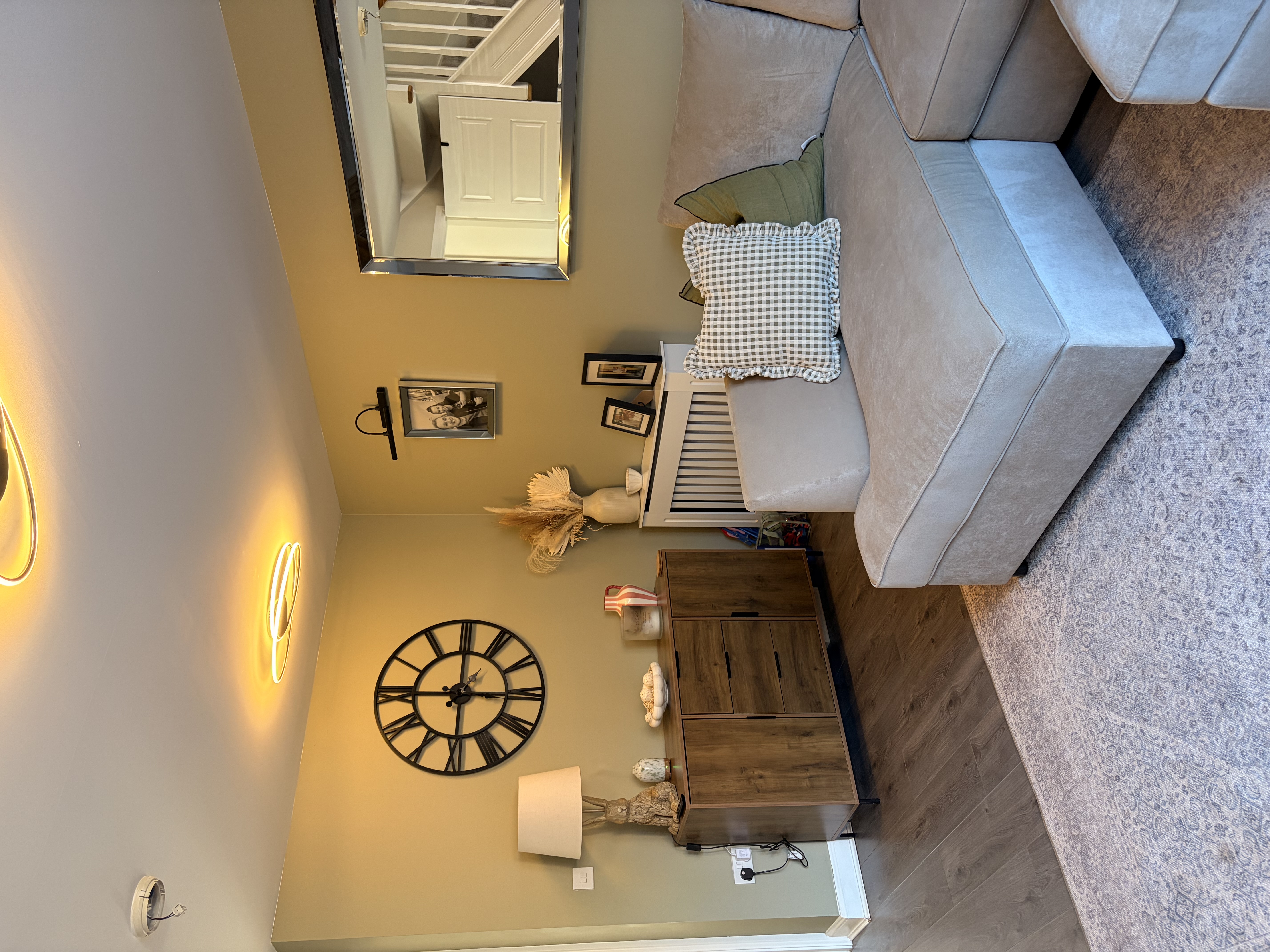 Lounge 2 9 Rhodfa Seabright