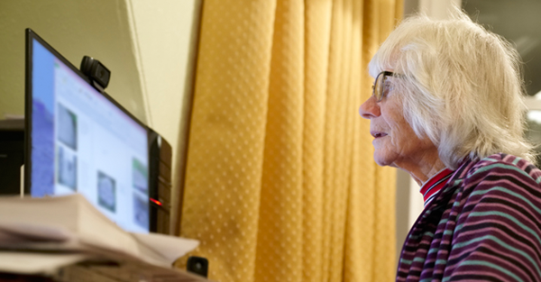 Elderly-lady-using-computer