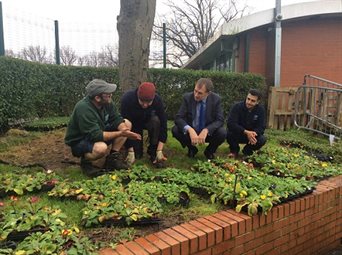 Cllr Kemp and volunteers at Victoria Park